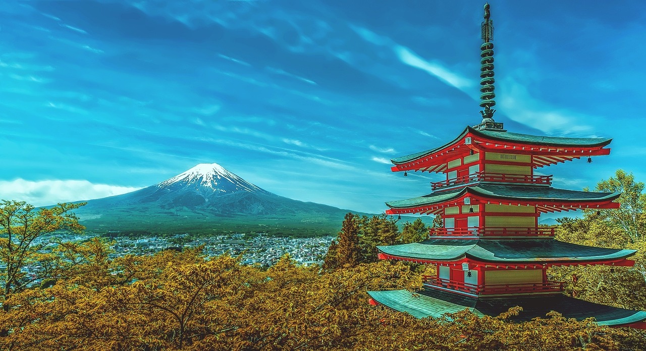 气候变迁致使红叶季节逐年推迟，富士山顶降雪迟迟未见，预测显示大阪东京将在12月初才现美景。